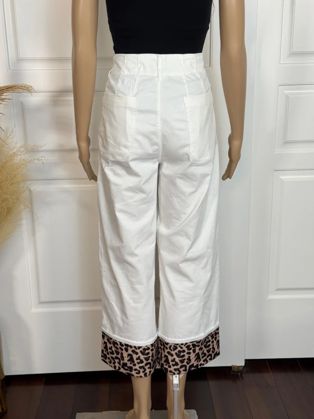 OFF WHITE CROPPED DENIM LIKE PANT WITH LEOPARD PRINT CUFFS SIZE SMALL - NWT - Picture 12 of 16
